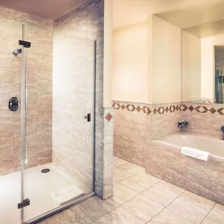 Mercure Centrum 4* بوزنان