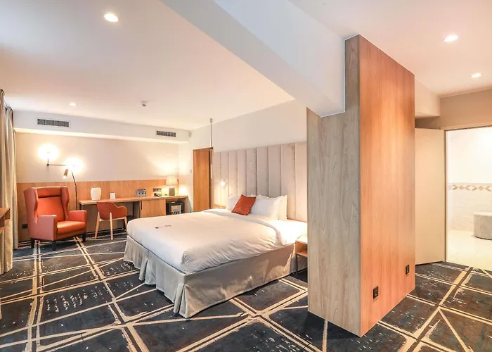 波兹南中心美居酒店