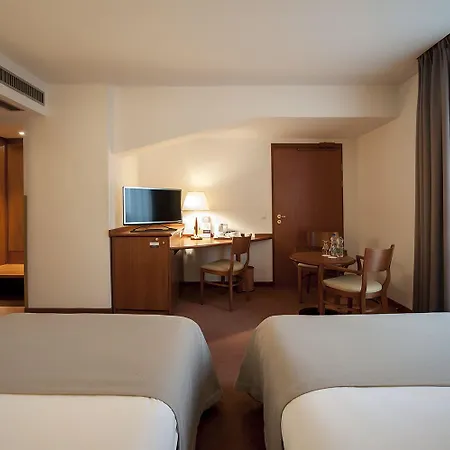 Mercure Centrum 4* بوزنان