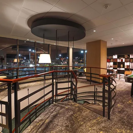 波兹南中心美居酒店 4* 波兹南